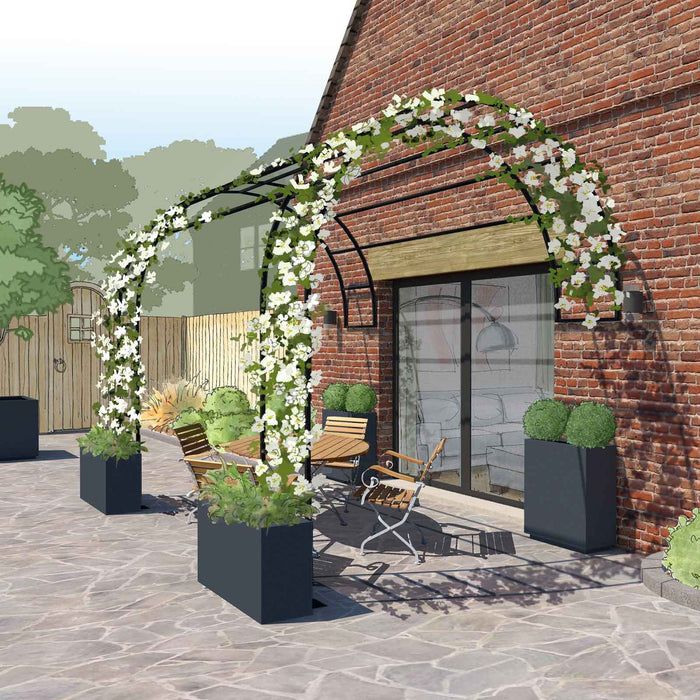 Appoggiarsi All'arco Del Giardino Del Patio