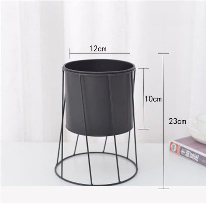 Fioriera Con Piedistallo In Ceramica Geometrica Nera