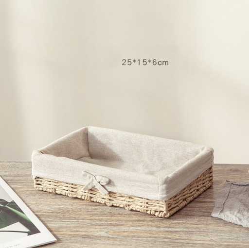 Cesto In Vimini E Tessuto