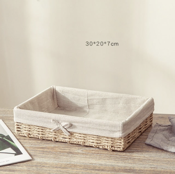 Cesto In Vimini E Tessuto