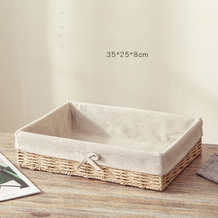 Cesto In Vimini E Tessuto