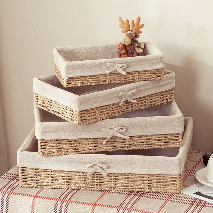 Cesto In Vimini E Tessuto