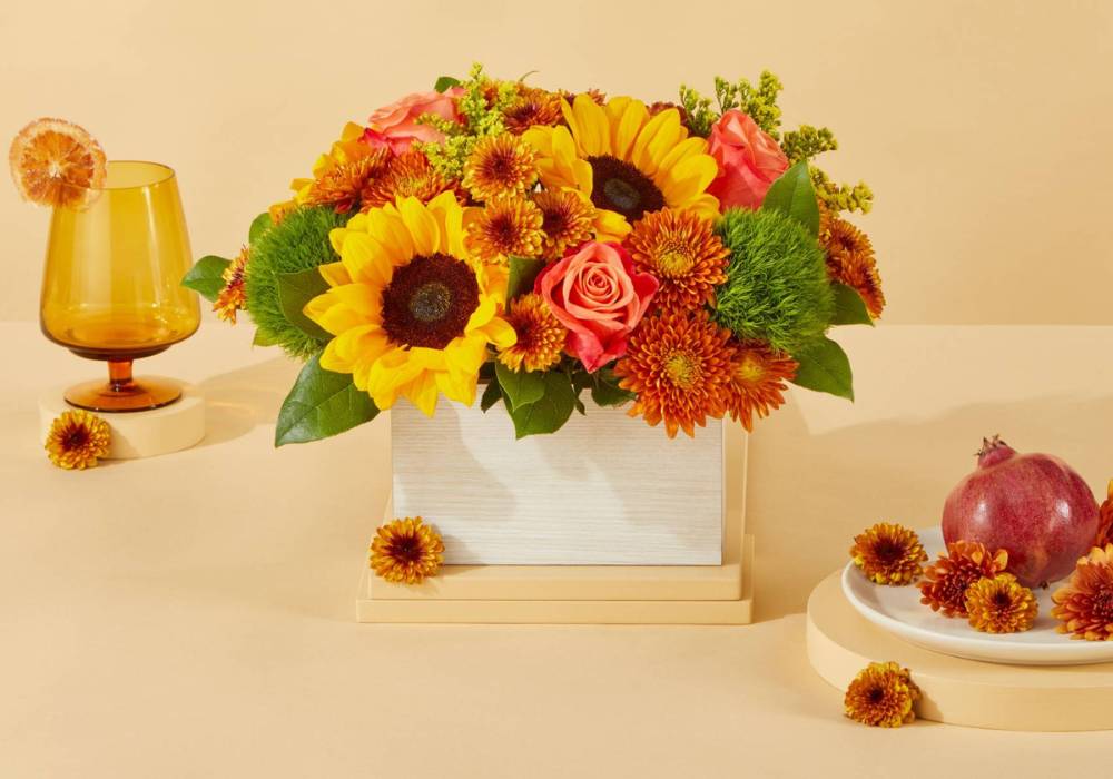 Trasforma i tuoi spazi con la bellezza dei fiori e l'eleganza di vasi accuratamente selezionati.